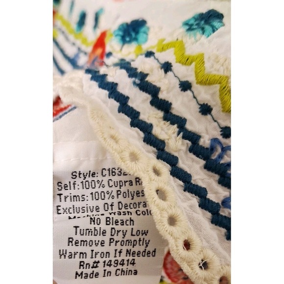 Johnny Was Embroidered Scalloped Edges Top White Size M Boho Beachy - Picture 10 of 10